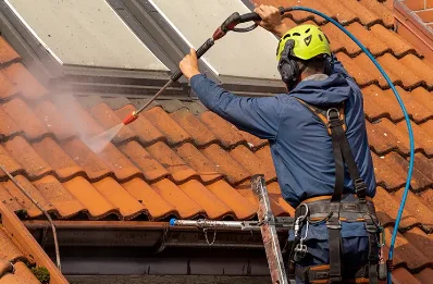 Démoussage et hydrofuge de toiture à Laroque-de-Fa
