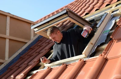 Pose de fenêtres de toit Velux à Laroque-de-Fa